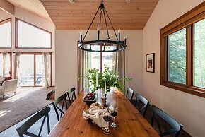 Scarlett by Avantstay Spacious Mountain Home w/ Gorgeous Views & Hot T