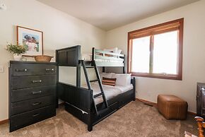 Scarlett by Avantstay Spacious Mountain Home w/ Gorgeous Views & Hot T