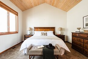 Scarlett by Avantstay Spacious Mountain Home w/ Gorgeous Views & Hot T