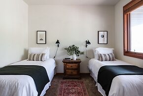 Scarlett by Avantstay Spacious Mountain Home w/ Gorgeous Views & Hot T