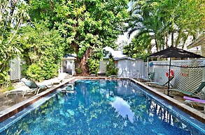 Ibis by Avantstay Close to Duval Street w/ Shared Pool Month Long Stay