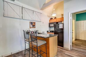 Ibis by Avantstay Close to Duval Street w/ Shared Pool Month Long Stay