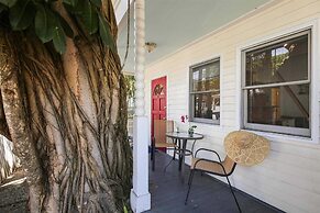 Ibis by Avantstay Close to Duval Street w/ Shared Pool Month Long Stay