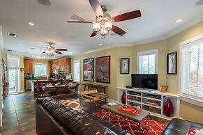 Ecco Domani by Avantstay Gorgeous Home w/ Pool, Balcony in Great Locat