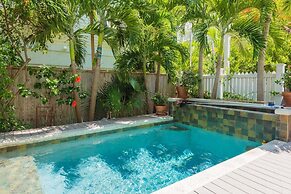 Ecco Domani by Avantstay Gorgeous Home w/ Pool, Balcony in Great Locat