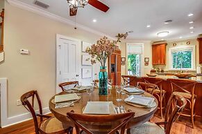 Ecco Domani by Avantstay Gorgeous Home w/ Pool, Balcony in Great Locat