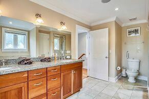 Ecco Domani by Avantstay Gorgeous Home w/ Pool, Balcony in Great Locat