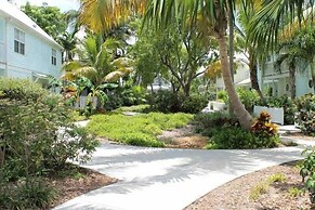 Pool, 2 Blocks to Duval St, Gated Community Month Long Stays Shipyard 