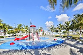 Pool, 2 Blocks to Duval St, Gated Community Month Long Stays Shipyard 