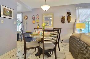 Lavender Jungle by Avantstay Great Location w/ Patio & Shared Pool! We