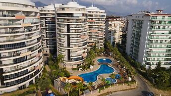 Colorful Flat With Shared Pool and Spa in Alanya