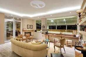 B.equine Range Hotel