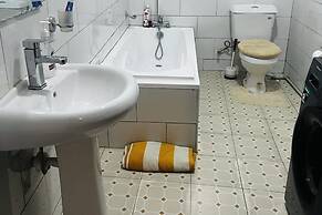 House - Sleeps 6 - Parking - Garden