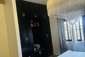 House - Sleeps 6 - Parking - Garden