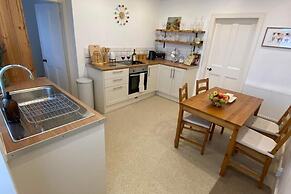 Newburghaprtment/scotland/sleeps 4/firepit/garden