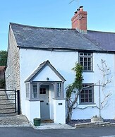 Cosy two Bedrooom Cottage, set in a Dorset Village