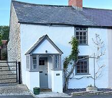 Cosy two Bedrooom Cottage, set in a Dorset Village