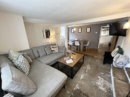 Cosy two Bedrooom Cottage, set in a Dorset Village