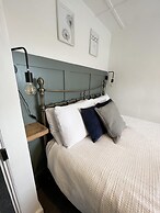 Cosy two Bedrooom Cottage, set in a Dorset Village