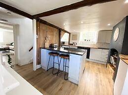 Cosy two Bedrooom Cottage, set in a Dorset Village