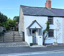 Cosy two Bedrooom Cottage, set in a Dorset Village