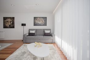 Liiiving-Luxury RiverView Apartment VIII