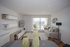 Liiiving -Luxury River View Apartment IX