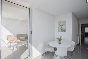 Liiiving -Luxury River View Apartment IX