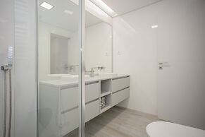 Liiiving -Luxury River View Apartment IX