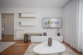Liiiving -Luxury River View Apartment IX