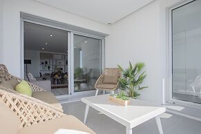 Liiiving -Luxury River View Apartment IX