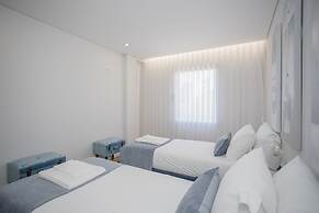 Liiiving -Luxury River View Apartment IX