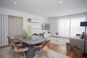 Liiiving -Luxury River View Apartment IX