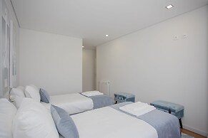 Liiiving -Luxury River View Apartment IX