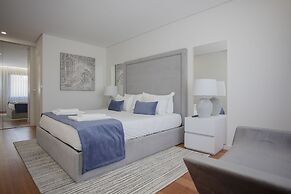 Liiiving -Luxury River View Apartment IX