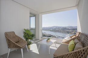 Liiiving -Luxury River View Apartment IX