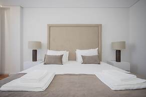 Liiiving -Luxury River View Apartment IX