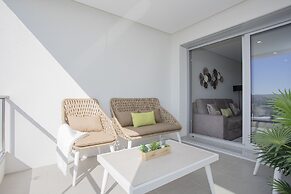 Liiiving -Luxury River View Apartment IX