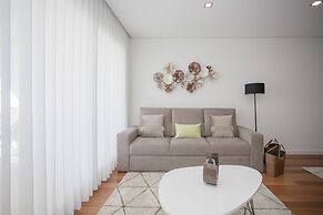 Liiiving -Luxury River View Apartment IX