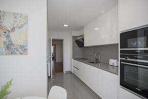 Liiiving -Luxury River View Apartment IX