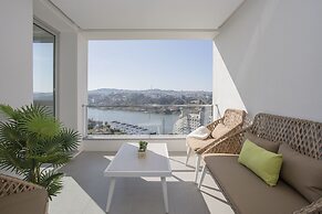 Liiiving -Luxury River View Apartment IX