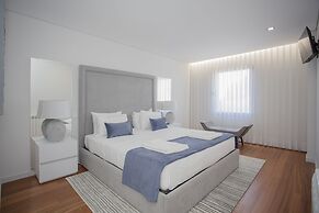 Liiiving -Luxury River View Apartment IX