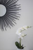 Liiiving -Luxury River View Apartment IX