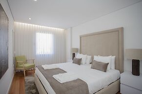 Liiiving - Luxury River View Apartment X