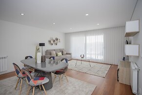 Liiiving - Luxury River View Apartment X