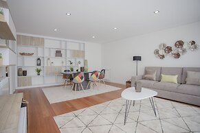 Liiiving - Luxury River View Apartment X