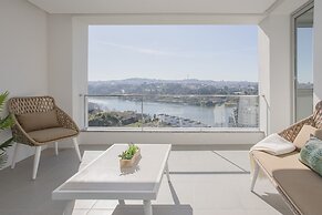 Liiiving - Luxury River View Apartment X