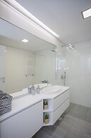 Liiiving - Luxury River View Apartment X