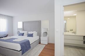 Liiiving - Luxury River View Apartment X