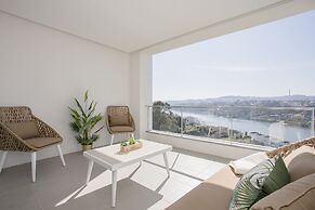 Liiiving - Luxury River View Apartment X